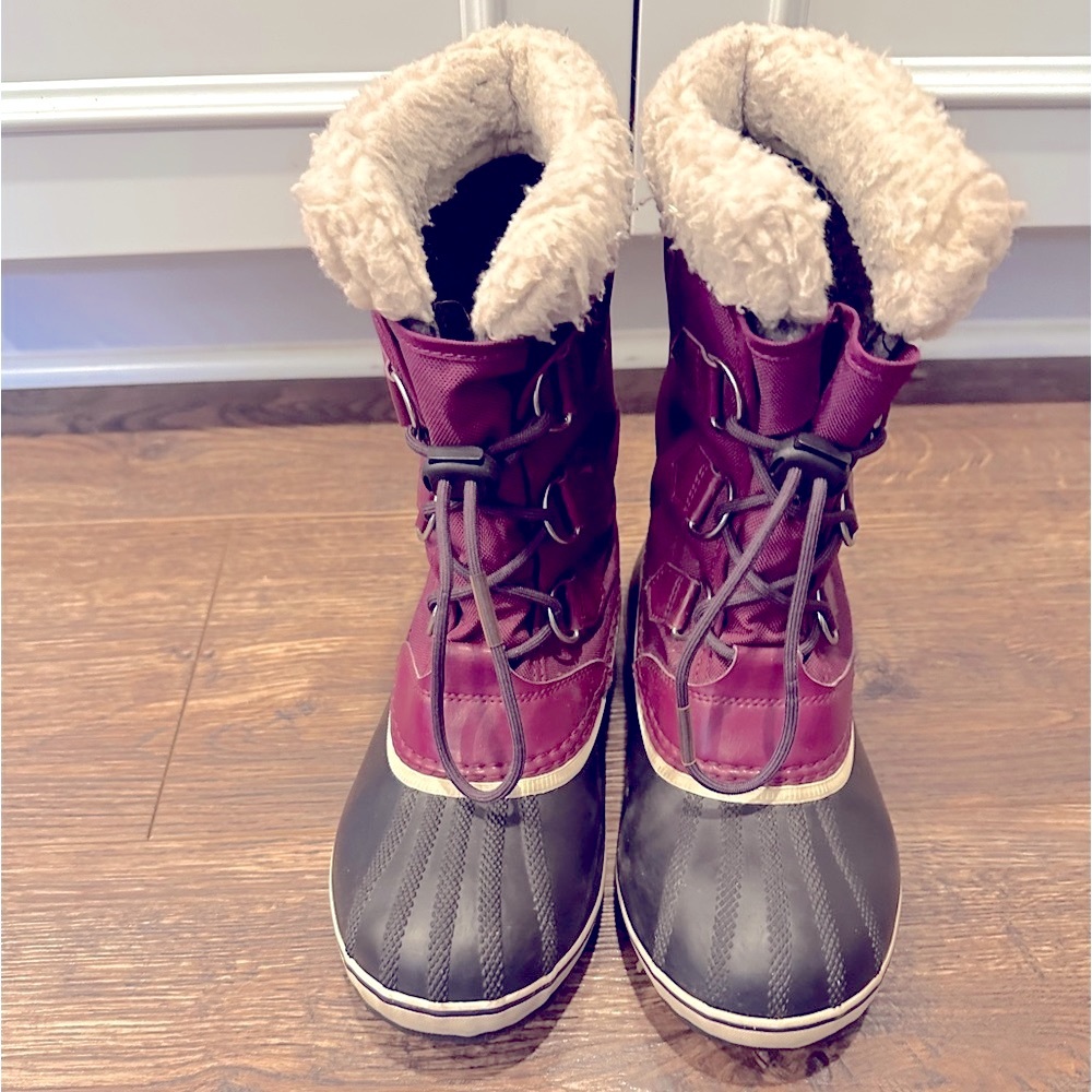 Sorel Ladies/ Big Kid Winter Carnival Boots my daughter worn for 1 season